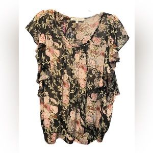 Blouse with floral pattern. Perfect for any occasion